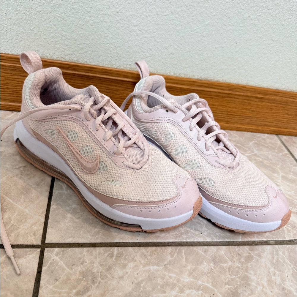 Nike Women's Light Pink Sneakers